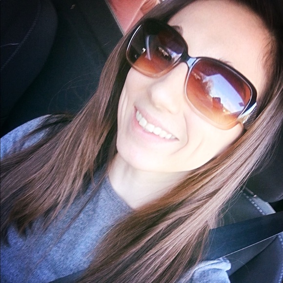 Meet your Posher, Angie - Picture 2 of 8